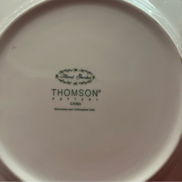 Floral Garden Geraniums By Thomson 10 1/2" Dinner Plate(s). 1 Pc. - Picture 3 of 4